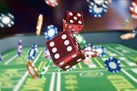Tata letak Mahjong Ways dengan lima gulungan dan simbol Asia tradisional